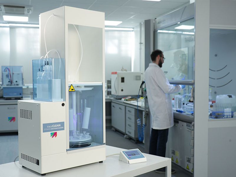 Reducing sample prep contamination by an effective cleaning of items used in ultra-trace analysis